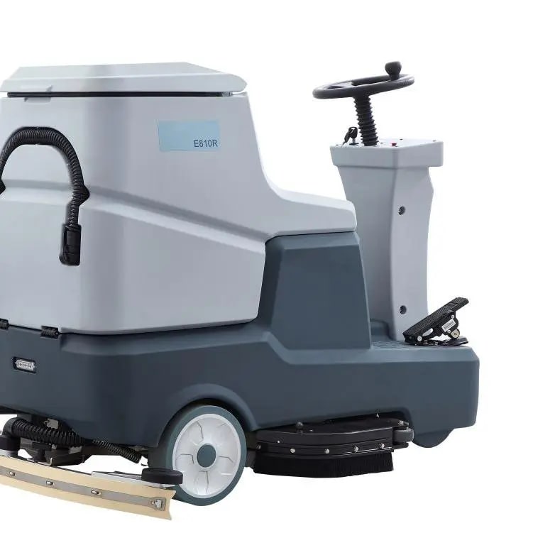 E810R - самоходная поломоечная машина