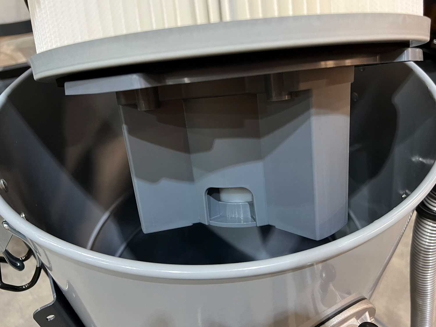 S3 L60 - пылесос для сухой и влажной уборки